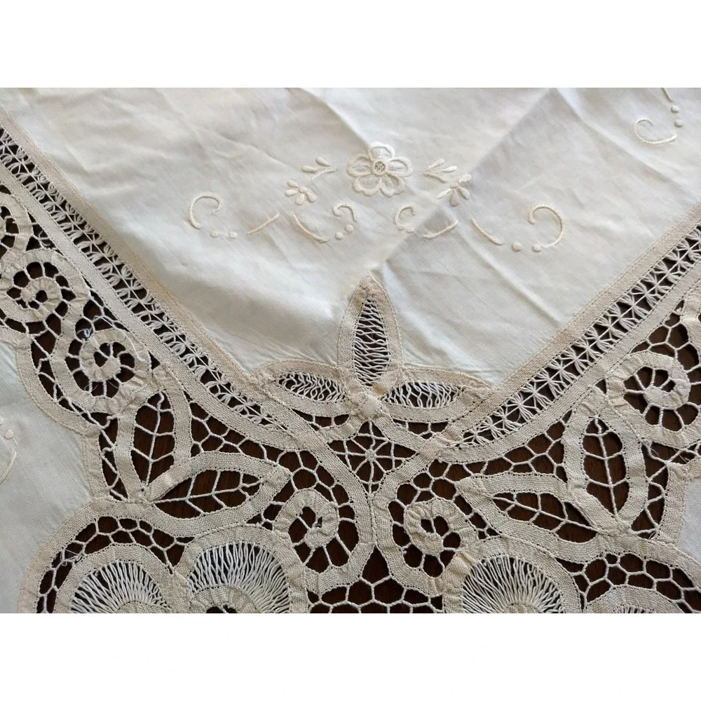 Vintage Madeira Lace Tablecloth 128